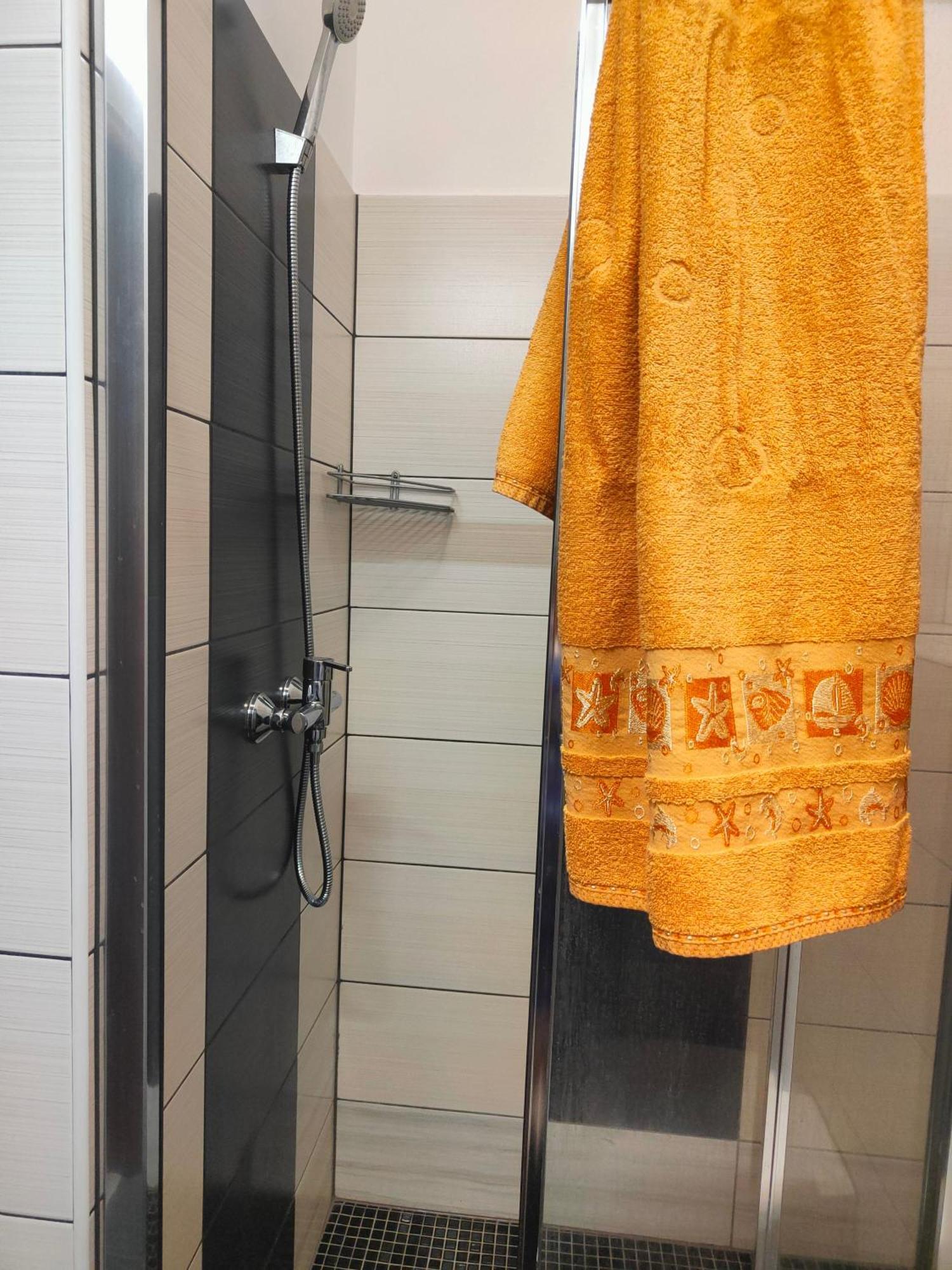 Dom Bez Scian Hotel Губин Екстериор снимка